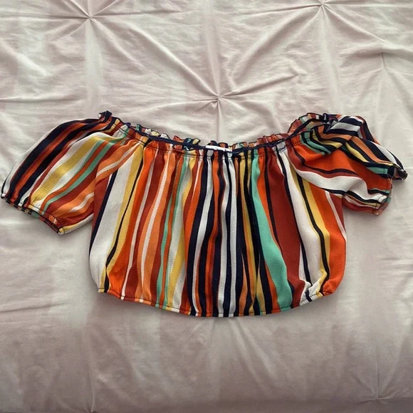 Matching 2 piece set. Crop top and shorts - Picture 3 of 4